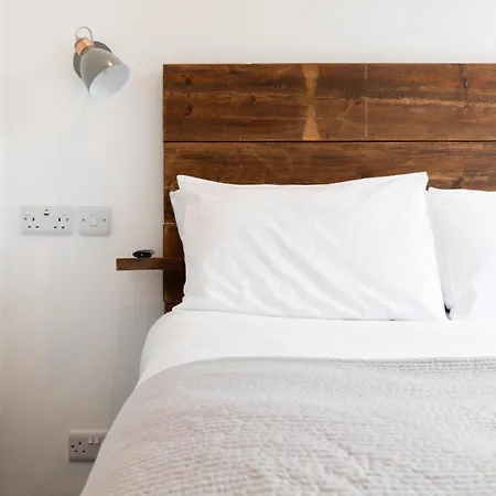 The Nook - Self Serviced 4*