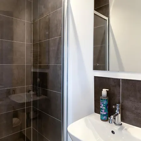 The Nook - Self Serviced 4*